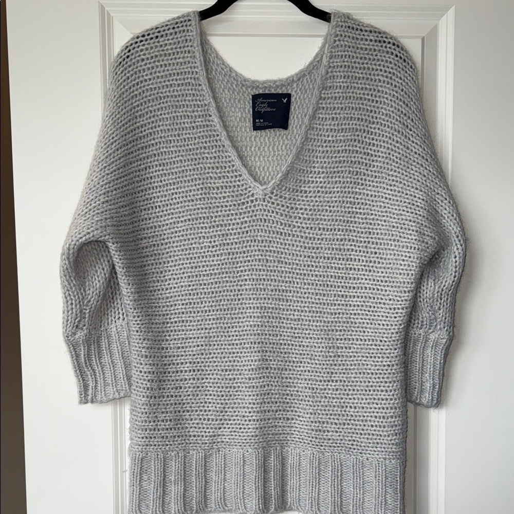 American Eagle Outfitters Loose Knit Light Gray V-Neck Sweater 3/4 Sleeves